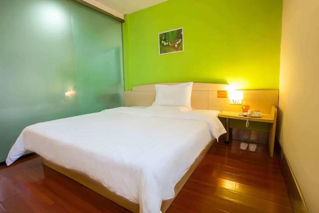 7Days Inn Zhumadian Railway Station 2*,